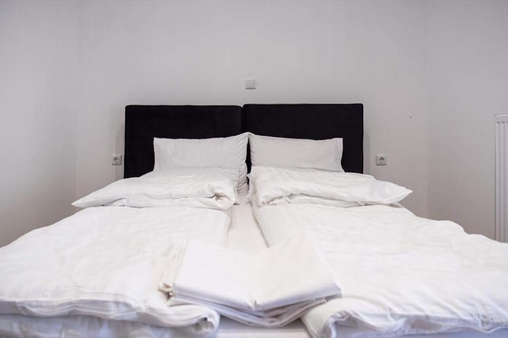 Apartment One 드라마 외부 사진